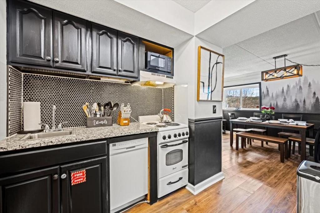 Corner Unit Balcony Free Tix Location Villa Гетлинбург Екстериор снимка
